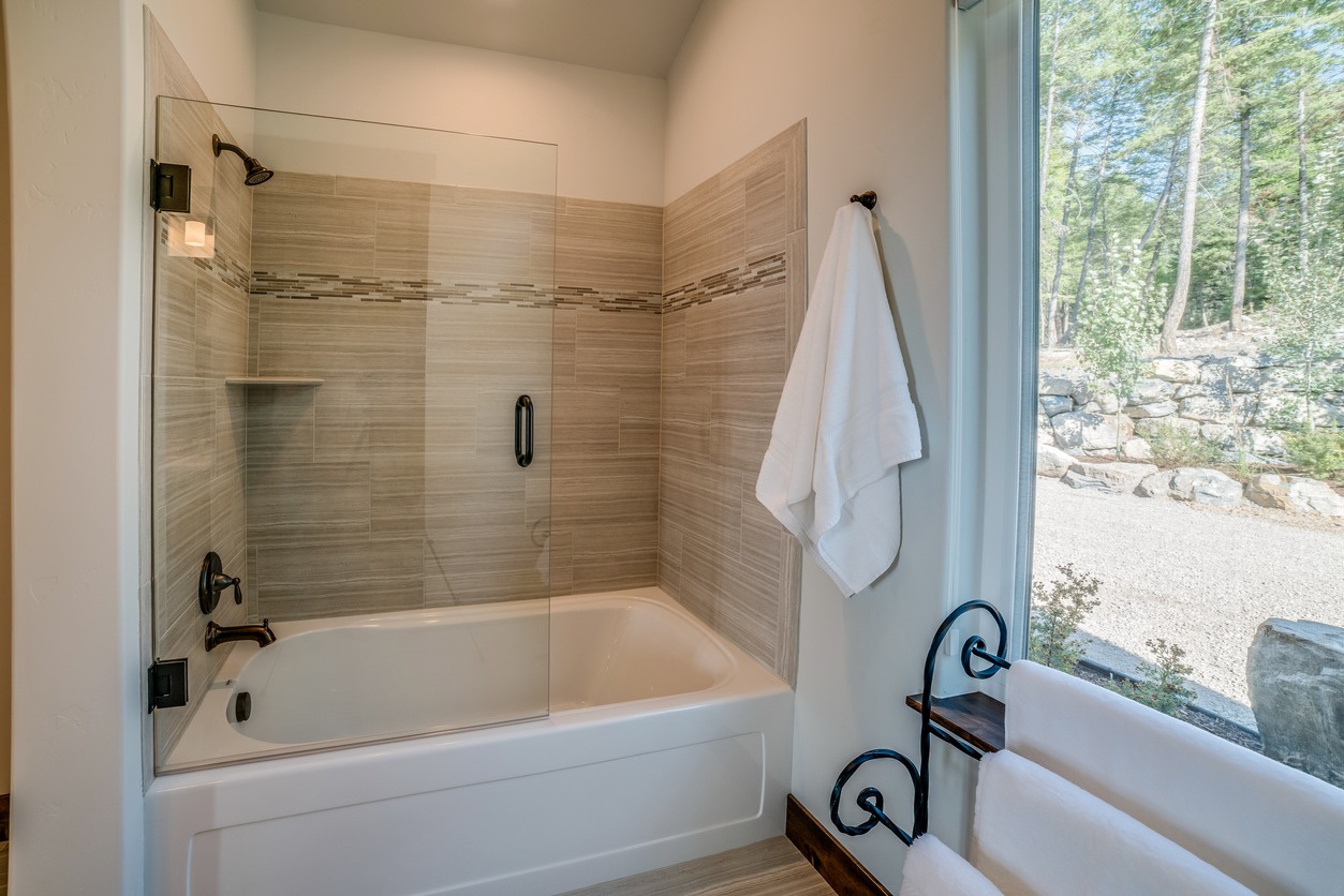 Shower & Tub Installation in Hoquiam